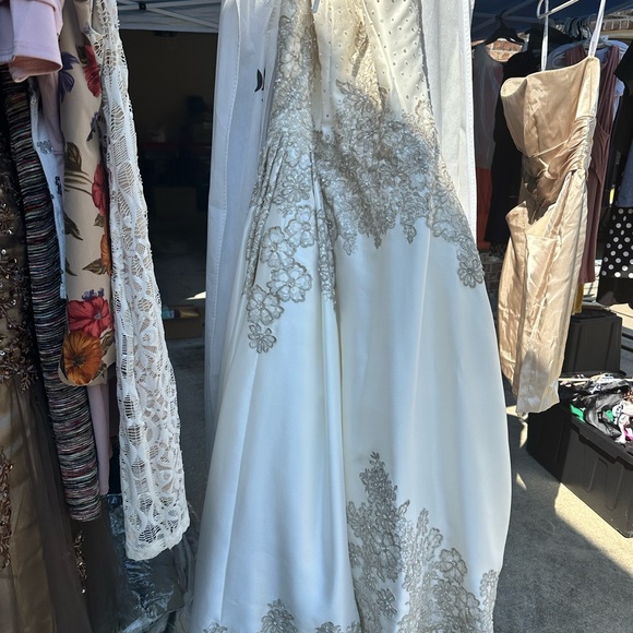 Wedding dress, mother of the bride and bridesmaid - Picture 3 of 3